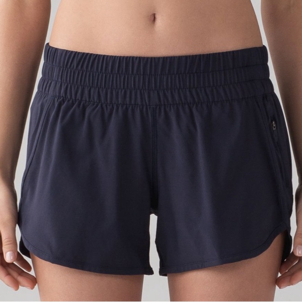 GUC Lululemon Tracker Short V (4") Size 6
Midnight Navy